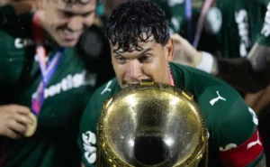 Palmeiras planeja futuro de Gustavo Gómez no clube, com contrato válido até 2027