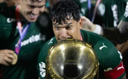 Palmeiras planeja futuro de Gustavo Gómez no clube, com contrato válido até 2027