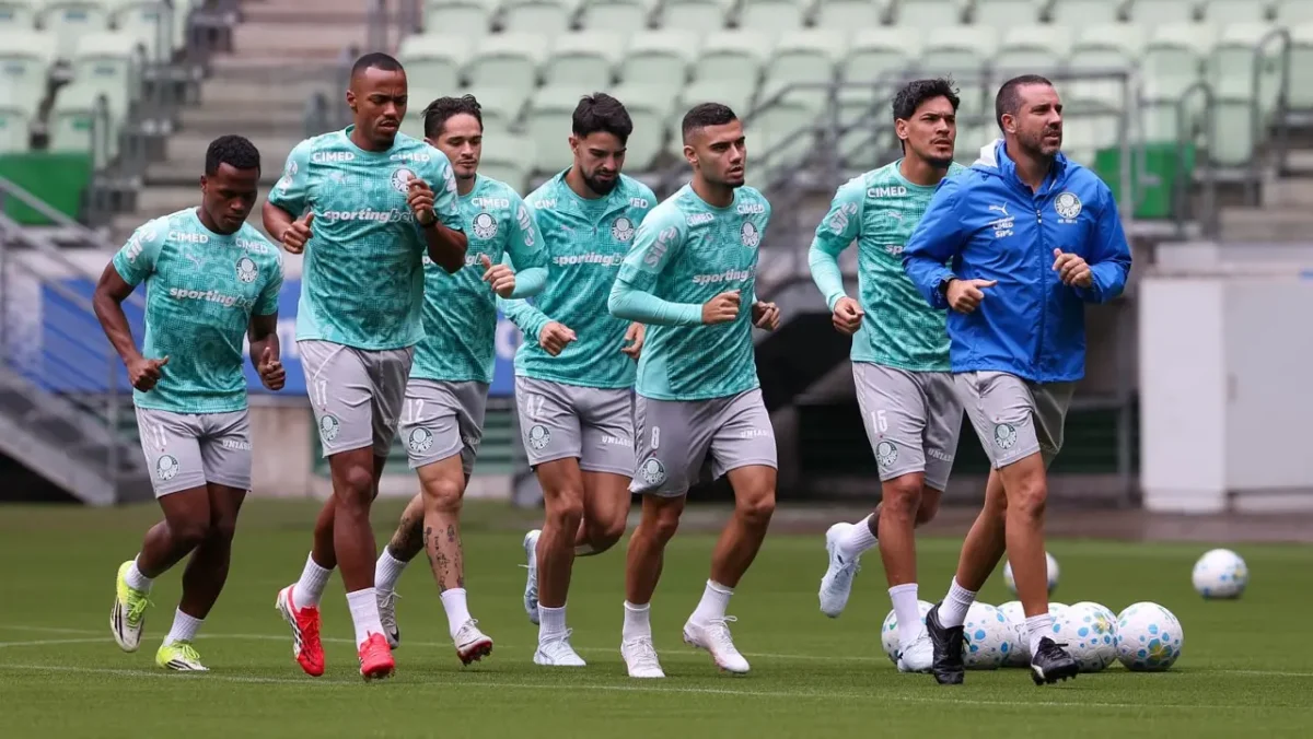 Palmeiras realiza treino e reconhecimento do gramado renovado no Allianz Parque