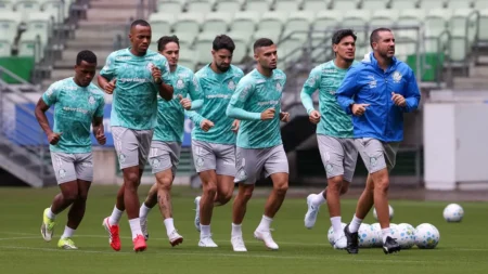 Palmeiras realiza treino e reconhecimento do gramado renovado no Allianz Parque