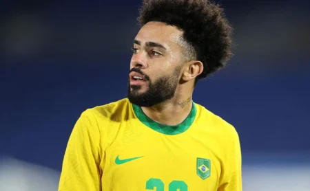 Palmeiras demonstra interesse em Claudinho, mas negócio é improvável.