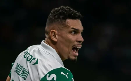 Paulinho viaja com o Palmeiras para a final do Campeonato Paulista, mesmo sem plenas condições físicas.