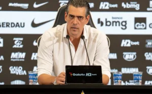 Paulo Bracks ironiza demissão de Filipe Luís e relaciona com troca de técnico no Atlético