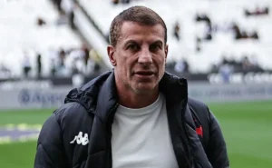 Pedrinho comenta sobre mudanças no Vasco com a saída de Diniz e a chegada de Renato: “Cada um tem seus conceitos”