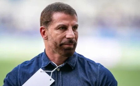 Pedrinho se envolve em confusão no Mineirão após empate entre Vasco e Cruzeiro