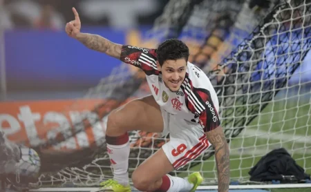 Pedro busca superar Gabigol e se tornar o maior artilheiro do Flamengo no século XXI