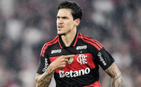 Pedro decide e Flamengo vira o jogo contra o Botafogo, mudando o cenário do Brasileirão