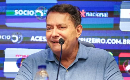 Pedro Lourenço aguarda Artur Jorge e define reforços do Cruzeiro apenas para o meio do ano