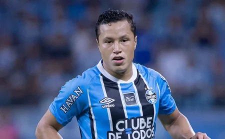 Pezzolano e Abel Braga deixam rivalidade de lado e desejam força a Marlon, do Grêmio