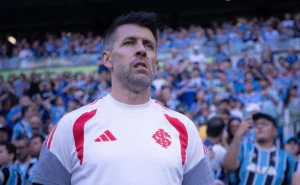 Pezzolano busca substituto para Bernabei no Internacional