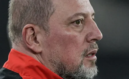 Pezzolano define time para o GreNal; torcida do Internacional critica Barcellos