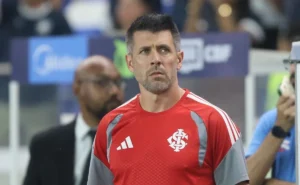 Pezzolano explica alterações no Internacional contra o Atlético-MG: “Questões físicas”