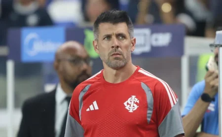 Pezzolano explica alterações no Internacional contra o Atlético-MG: “Questões físicas”