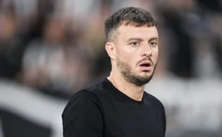 Pressão aumenta sobre Martín Anselmi no Botafogo e demissão é debatida nos bastidores