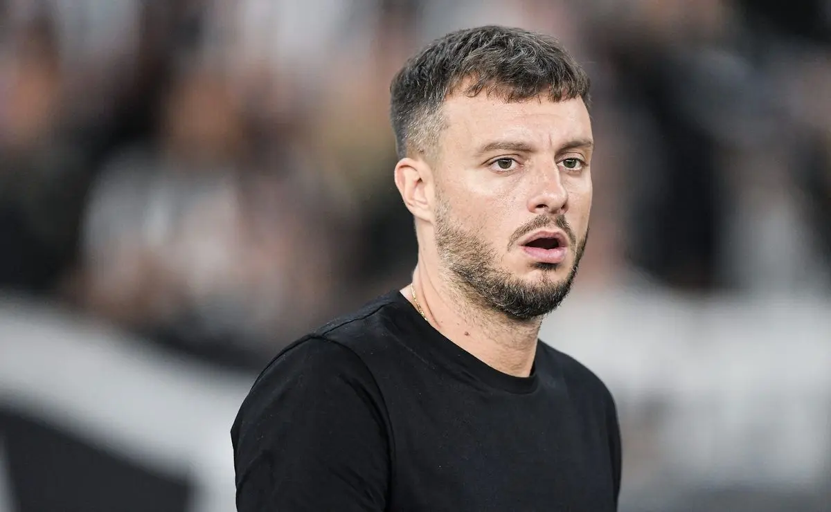 Pressão aumenta sobre Martín Anselmi no Botafogo e demissão é debatida nos bastidores Pressão aumenta sobre Martín Anselmi no Botafogo e demissão é debatida nos bastidores