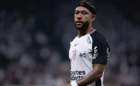 PVC compara Memphis Depay a Tévez e explica prioridade da Copa sobre o Corinthians