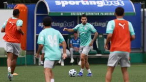 Quase dois anos de dor: Paulinho, do Palmeiras, relata ansiedade e cautela no retorno "Quase dois anos de dor": Paulinho, do Palmeiras, relata ansiedade e cautela no retorno