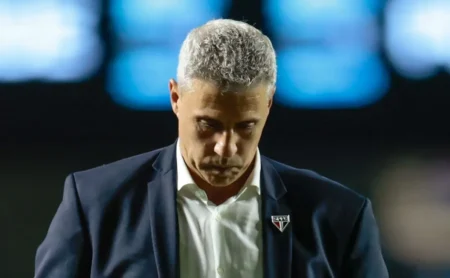 Quatro dias após deixar o São Paulo, Crespo se aproxima do Santos: bastidores da negociação vêm à tona