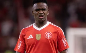 Racing aguarda punição da FIFA ao Internacional por dívida de R$ 5,2 milhões referente a Carbonero