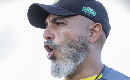 Rafael Guanaes rebate Vojvoda e critica expulsões em Mirassol x Santos: “Sem justificativa”