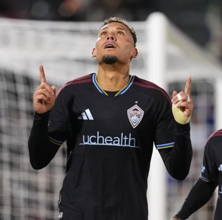 Rafael Navarro se destaca com dois gols na vitória do Colorado Rapids pela MLS