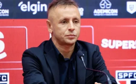 Rafinha assume a defesa de Roger Machado e afirma: “São Paulo está no caminho certo”