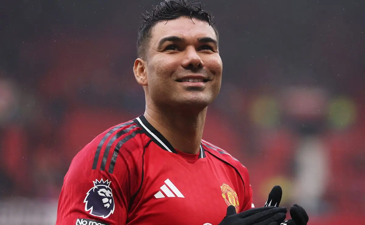 Rafinha busca Casemiro, mas volante não deseja retorno imediato ao São Paulo Rafinha busca Casemiro, mas volante não deseja retorno imediato ao São Paulo