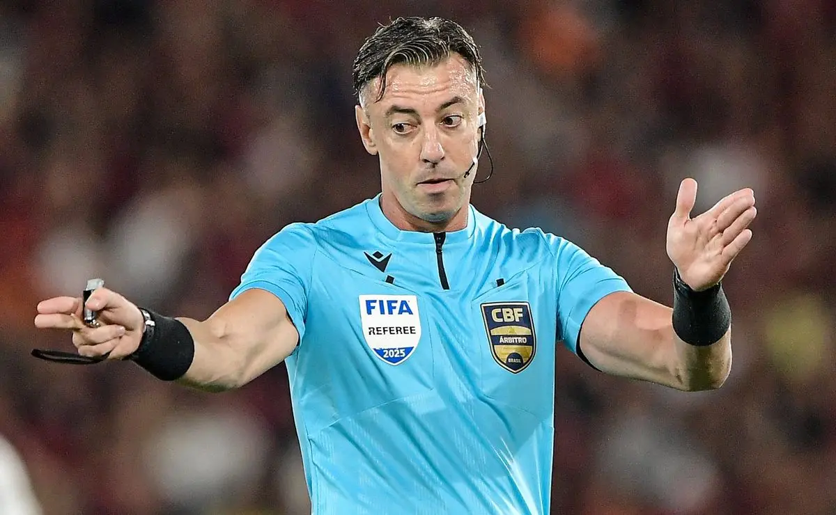 Raphael Claus apita clássico entre Vasco e Fluminense no Maracanã pelo Brasileirão Raphael Claus apita clássico entre Vasco e Fluminense no Maracanã pelo Brasileirão