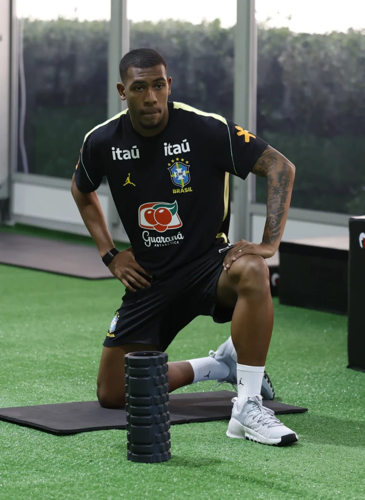 Rayan ressalta disputa por vaga no ataque da Seleção e almeja Copa do Mundo