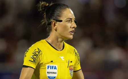 Árbitra Daiane Muniz erra em pênalti contra o Palmeiras, segundo Renata Ruel