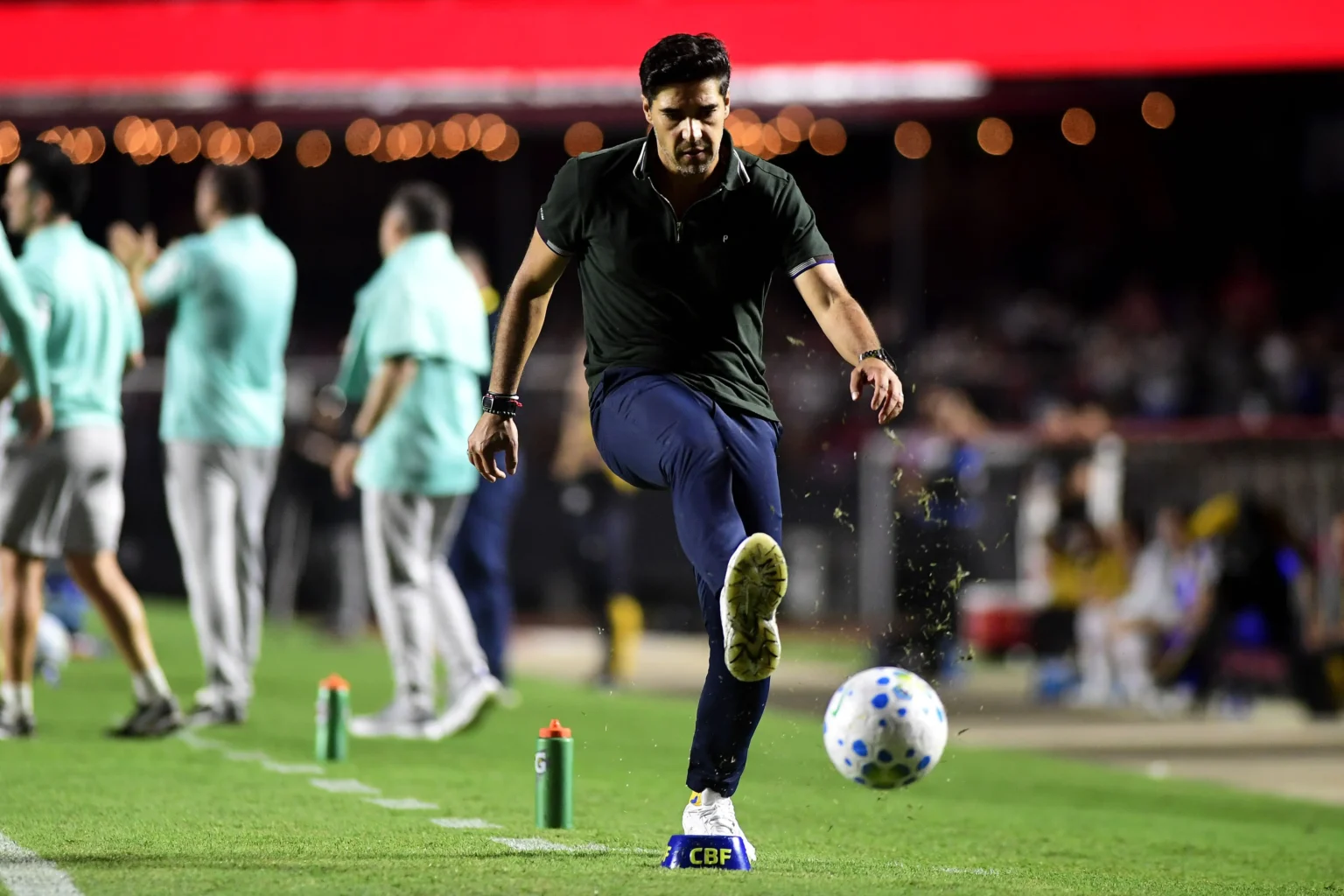 Árbitro relata ofensa de Abel Ferreira após expulsão em vitória do Palmeiras: "Seu cagão"