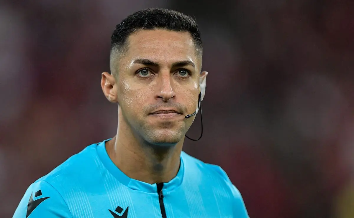 Árbitro relata necessidade de apoio policial após abordagem de funcionários do Corinthians Árbitro relata necessidade de apoio policial após abordagem de funcionários do Corinthians