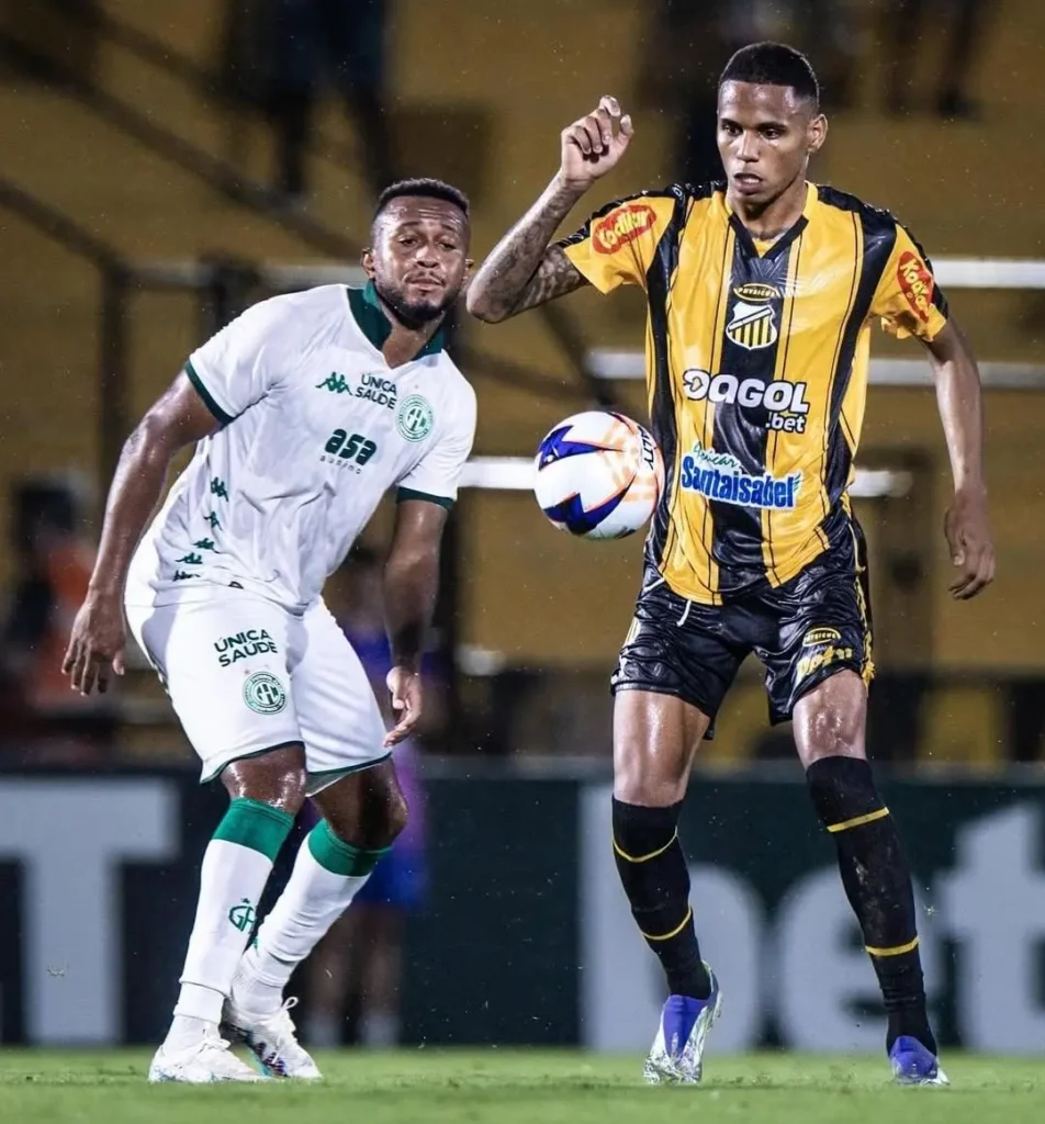 Reforço de Ferraresi e pagamento à vista diminuem interesse do Botafogo em Dantas.