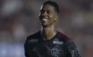 Remo tenta repatriar Carlinhos, mas Flamengo o mantém