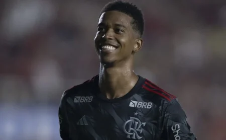 Remo tenta repatriar Carlinhos, mas Flamengo o mantém