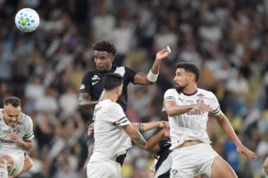 Renê admite falhas na bola aérea na derrota do Fluminense para o Vasco: "Pecamos"