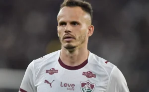 Renê lamenta crescimento do Vasco após derrota por 3 a 2 e desabafa no Fluminense