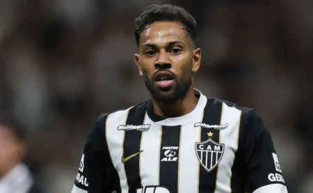 Renan Lodi projeta clássico entre Cruzeiro e Atlético-MG como “uma final muito bonita” no Mineirão