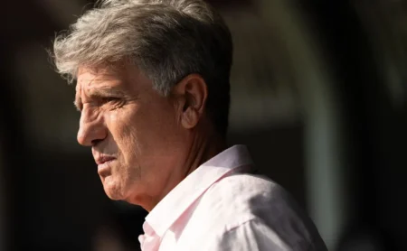 Renato alcança em quatro jogos com o Vasco o desempenho que Diniz obteve em 13 partidas