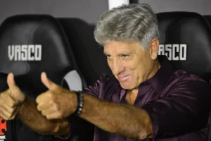 Renato defende retrospecto positivo contra o Grêmio, apesar da rivalidade com o Vasco