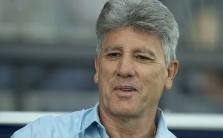 Renato Gaúcho promove mudanças no Vasco e tira dois titulares em treino coletivo