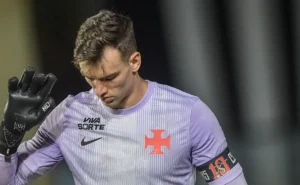 Renato Gaúcho define Thiago Mendes como novo capitão do Vasco e tira braçadeira de Léo Jardim