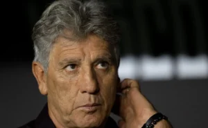 Renato Gaúcho reformula o Vasco e define Cuiabano como titular contra o Cruzeiro Renato Gaúcho reformula o Vasco e define Cuiabano como titular contra o Cruzeiro