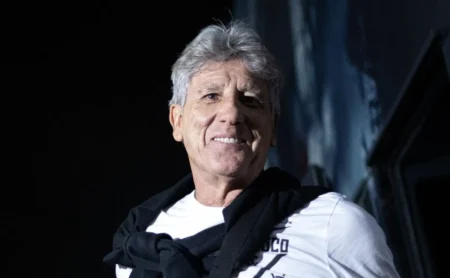 Renato Gaúcho prevê duelo entre Vasco e Grêmio em São Januário pelo Brasileirão