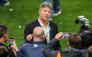 Renato Gaúcho acerta com o Vasco e será anunciado em breve. Renato Gaúcho acerta com o Vasco e será anunciado em breve.