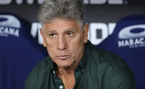 Renato Gaúcho e comissão técnica: custo mensal de R$ 1,7 milhão ao Vasco, informa jornalista
