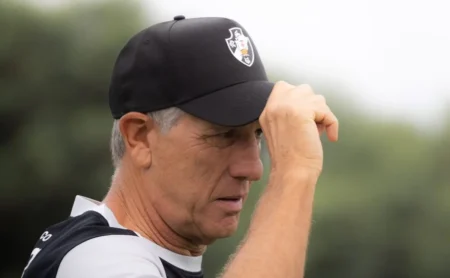 Renato pode quebrar três "maldições" em estreia por Vasco x Palmeiras em São Januário