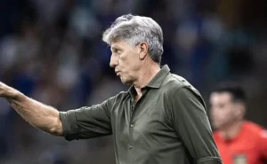 Renato valoriza grupo do Vasco e explica sequência invicta: “Os méritos são do grupo”