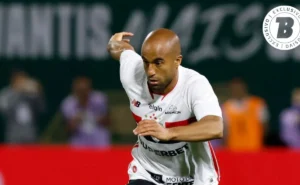 Renovação de Lucas Moura progride, mas detalhes financeiros são discutidos em nova etapa Renovação de Lucas Moura progride, mas detalhes financeiros são discutidos em nova etapa