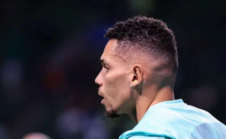 Retorno de Paulinho no Palmeiras é adiado novamente e previsão é para maio, informa PVC